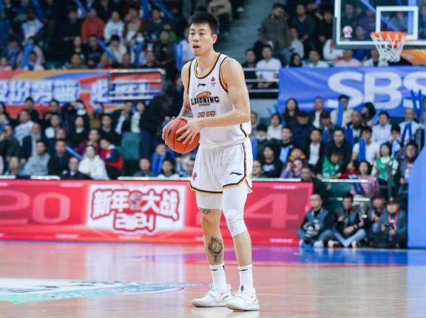 屋漏偏逢連夜雨！張鎮(zhèn)麟7中1僅得2分2板4助 末節(jié)受傷離場