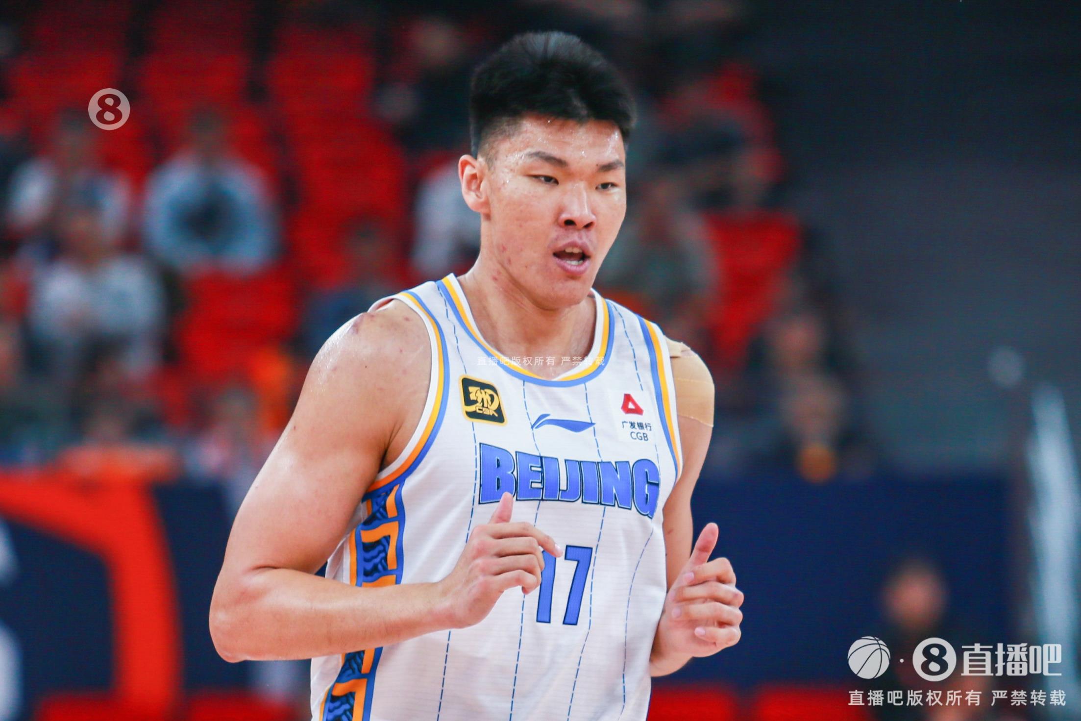 進(jìn)攻端把握機(jī)會(huì)不錯(cuò)！范子銘10投7中貢獻(xiàn)16分3助攻